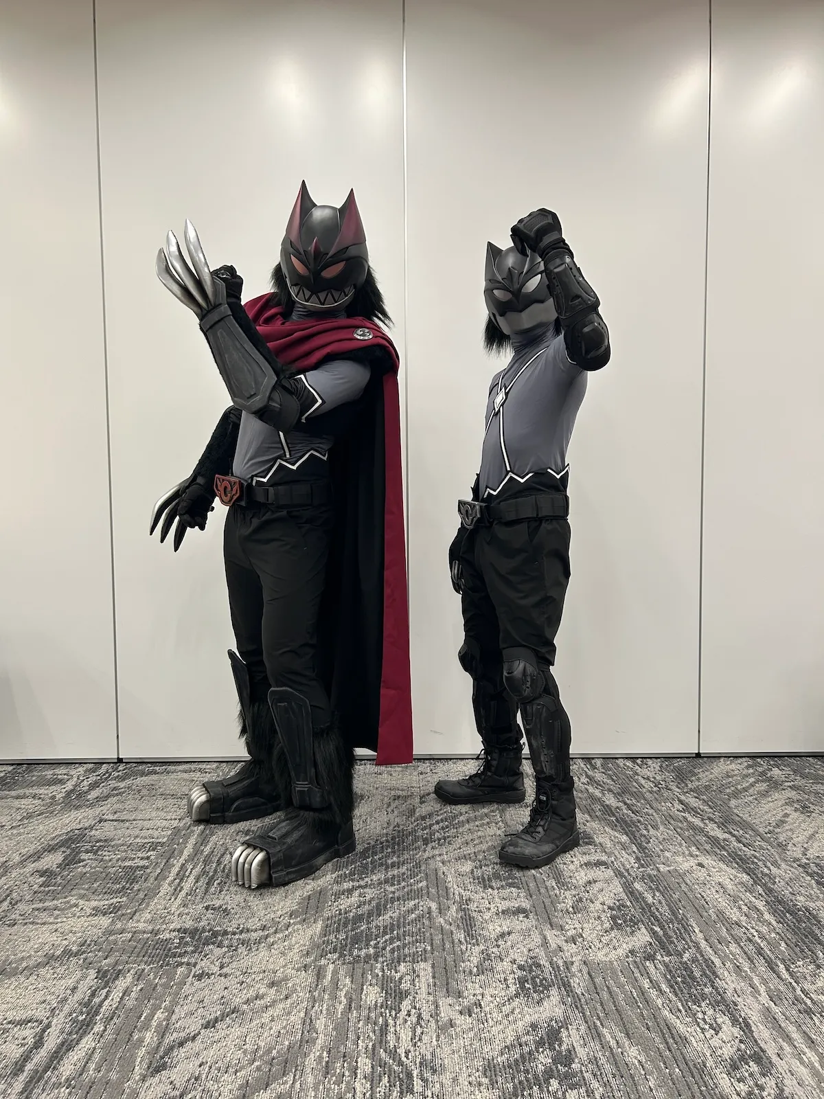 ③ガッツポーズ