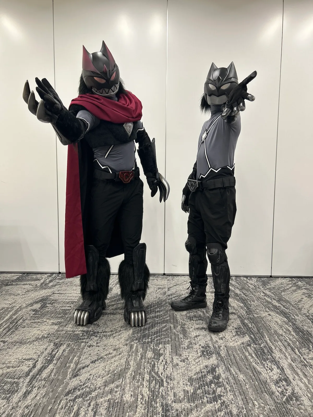 ⑤手を差し伸べポーズ